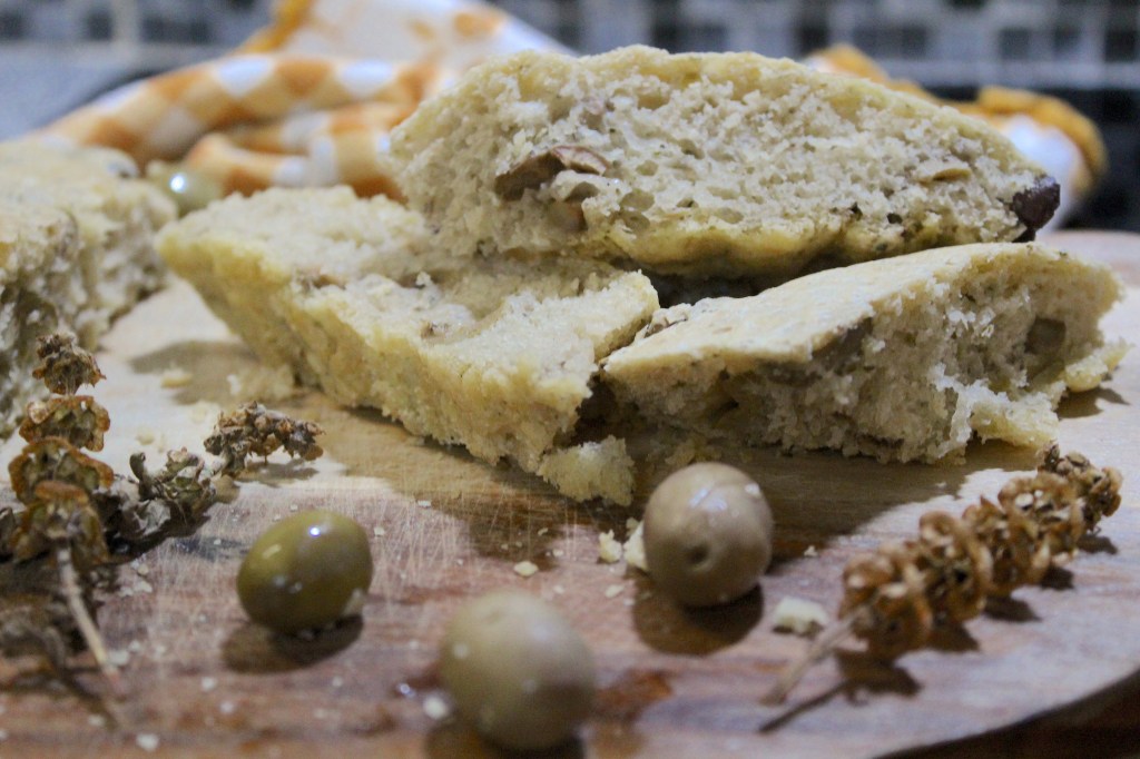 Pão de Azeitonas e Ervas | Olive and Herbs Bread (No&nbsp;Knead)